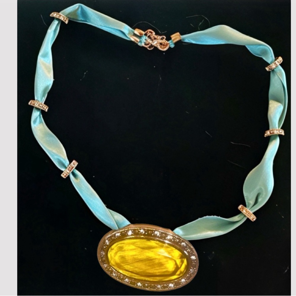 Womens Chocker 16” Gem Pendent with satin choker Necklace